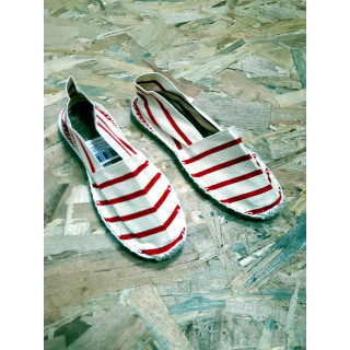 Chaussures espadrilles blanches et rouges