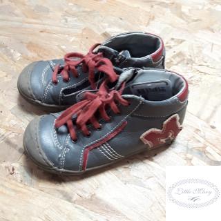 Chaussures montantes avec lacets et zip gris et rouge