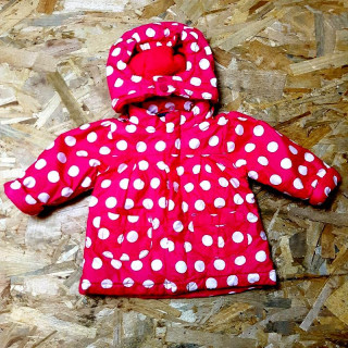 Blouson rose à pois blanc à capuche