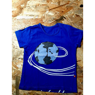 T shirt MC bleu imprimé planète et fusée