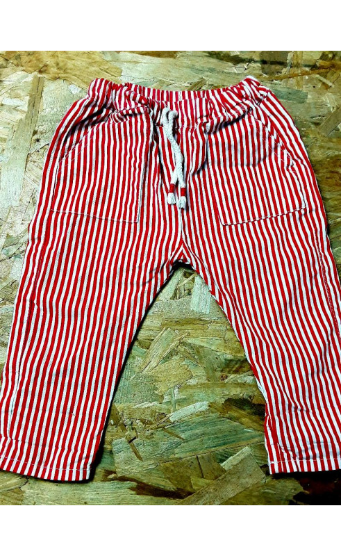 Pantalon rayé rouge et blanc liens blancs