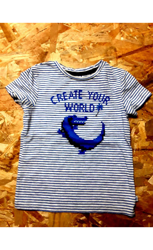 T shirt MC rayé gris et blanc imprimé crocodile bleu