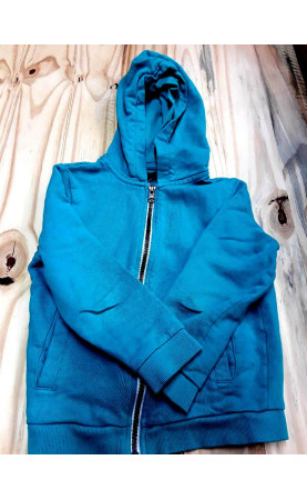 veste bleue avec capuche