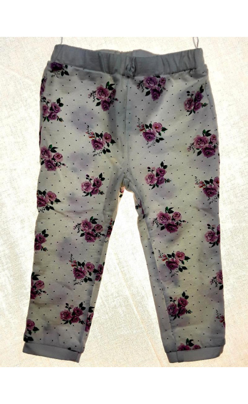 pantalon blanc avec fleurs violet