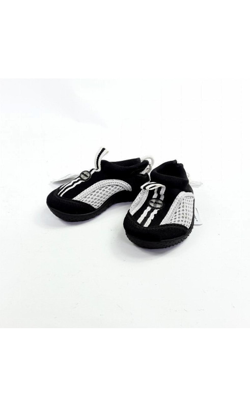 Chaussures d'eau noires et blanches