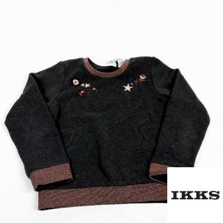 Pull gris avec broderies girly