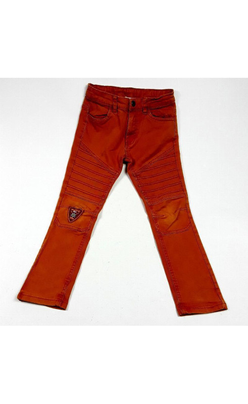 Pantalon marron avec badge sur le genou droit