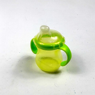 Tasse à bec transparent et vert