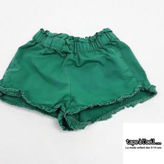 Short vert avec noeud liseré doré