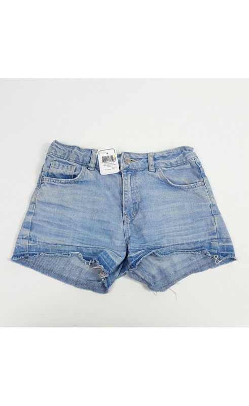 Short en jeans déchiré en bas