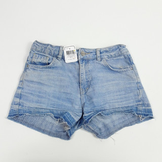 Short en jeans déchiré en bas