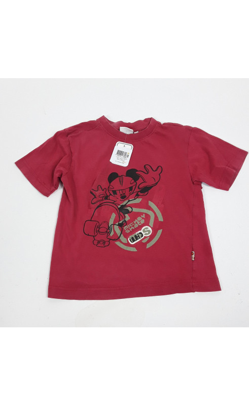 T-shirt rouge motif mickey sur skate