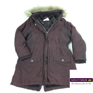 Manteau à capuche fourrure prune avec doublure matelassée