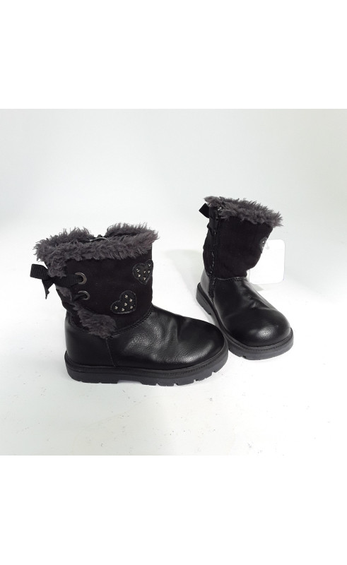 Bottines noires doublées lacets et coeurs