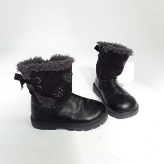 Bottines noires doublées lacets et coeurs