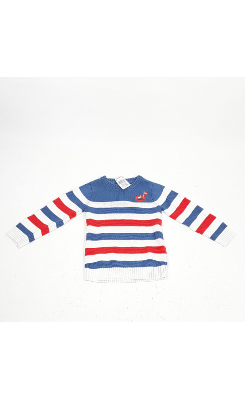 pull bleu avec rayure blanche et rouge motif bateau