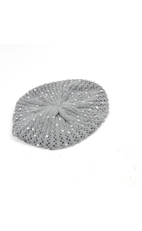 Bonnet gris en maille avec sequins