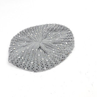 Bonnet gris en maille avec sequins